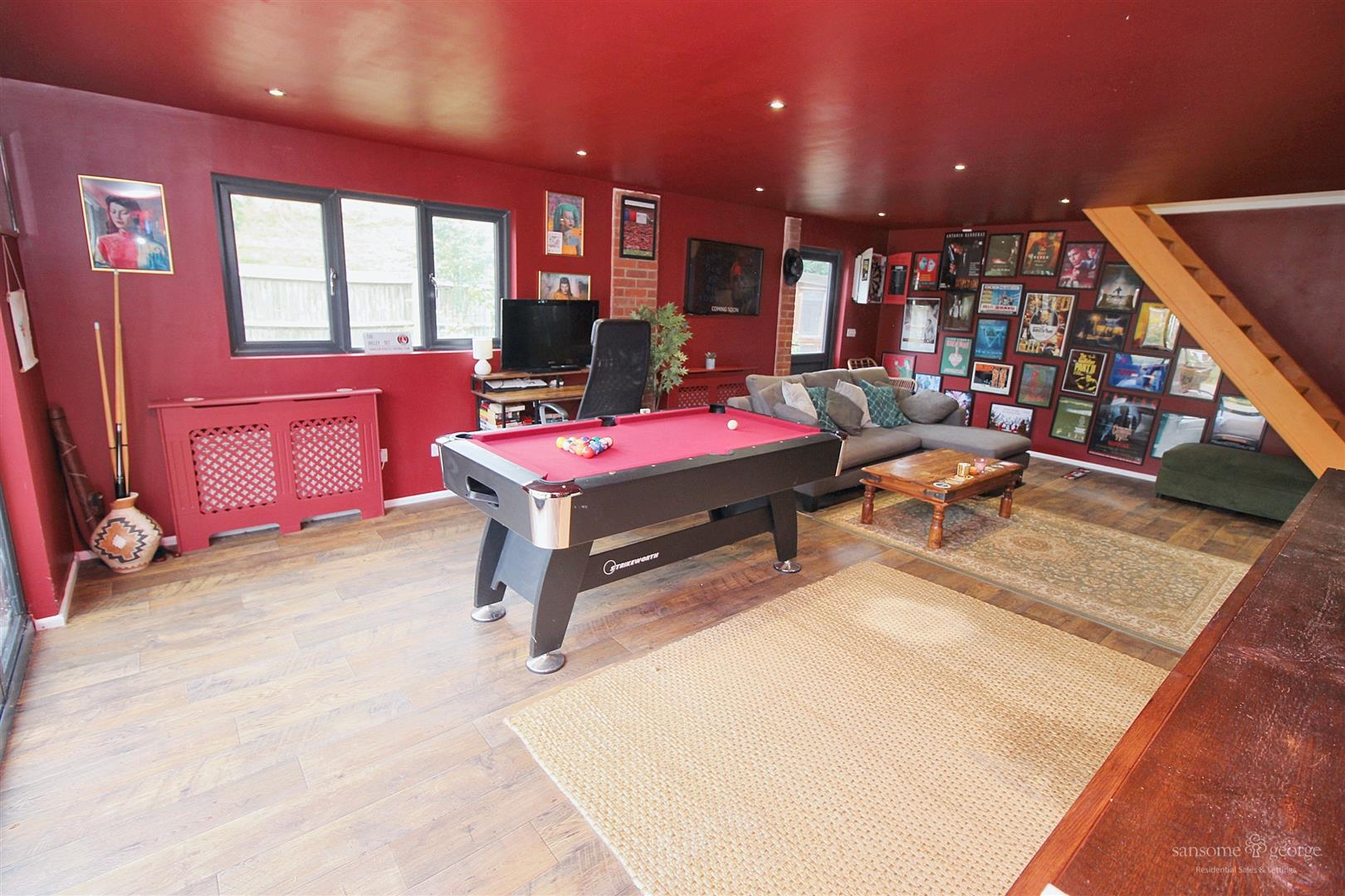 Glenwood Drive, Tilehurst, Reading